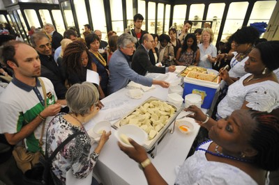 Buffet con assaggi a base di Yam nella Sala dell'Archeologia